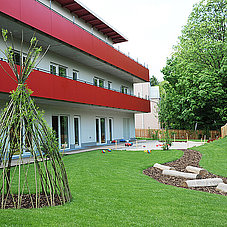 Nursery school and crèche in Munich’s Pasing district - garden and building