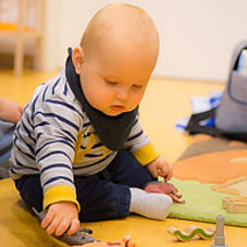 Toddler playing during the acclimatization phase at our crèche in Sendling-Westpark