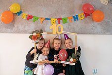 Children celebrate the 10th anniversary of the nursery and kindergarten Obermenzing