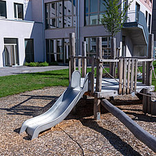 Garden with play equipment at Minihaus München Freiham